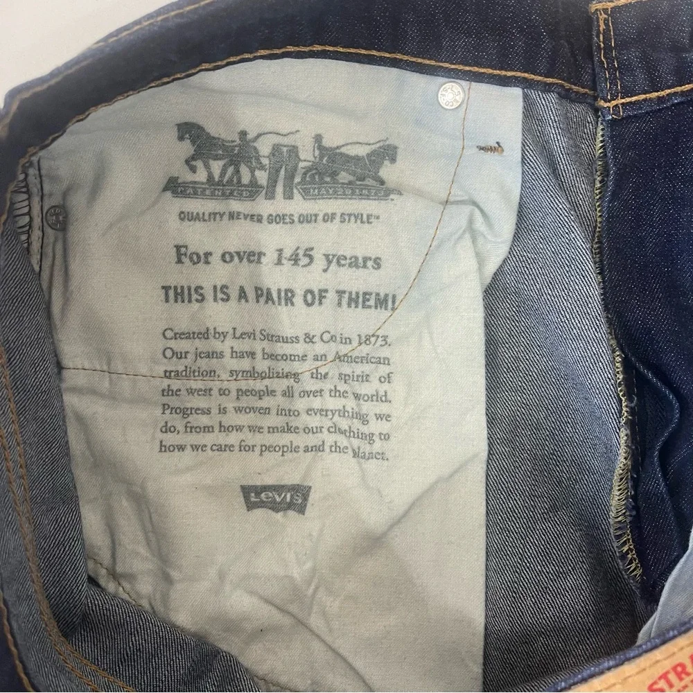 Men’s Dark Blue Levi’s Jeans Size 36 x 32